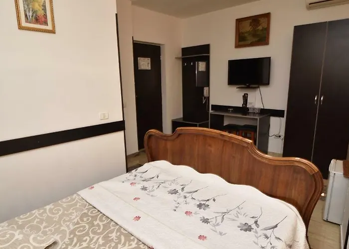 塔克酒店 2* 布加勒斯特